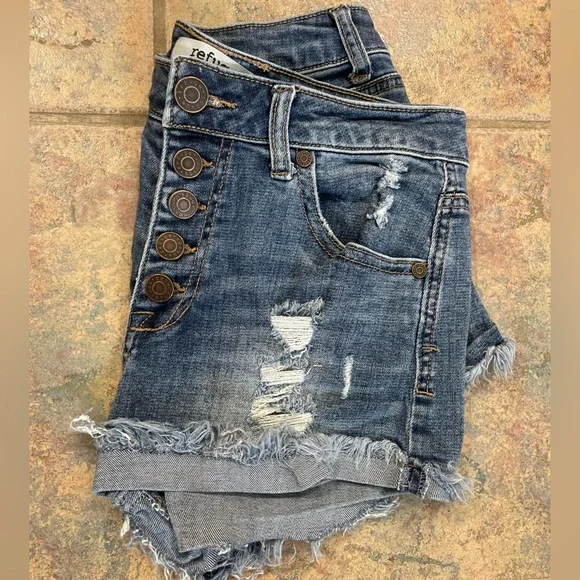Refuge distressed jean shorts - Picture 4 of 5